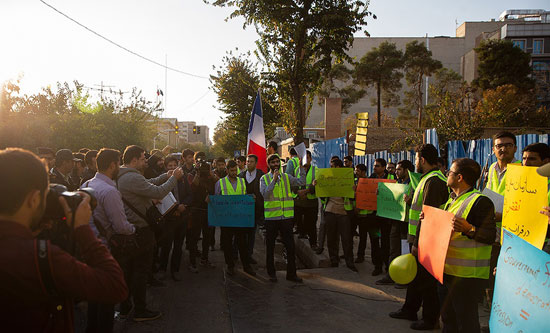 تجمع دانشجویان بسیجی در حمایت از جلیقه‌زرد‌ها