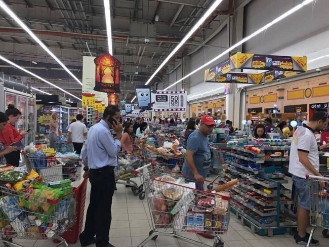 هجوم مردم قطر به فروشگاه‌ ها