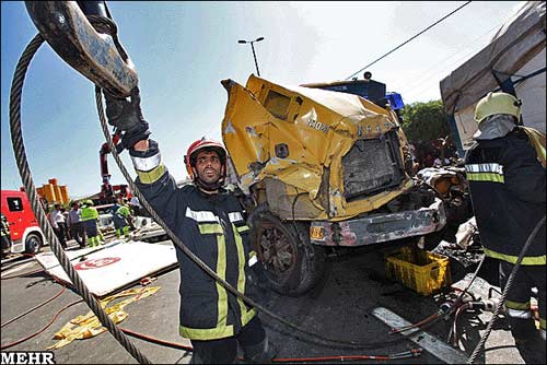 تصاویر تصادف سنگین 12 خودرو در تهران