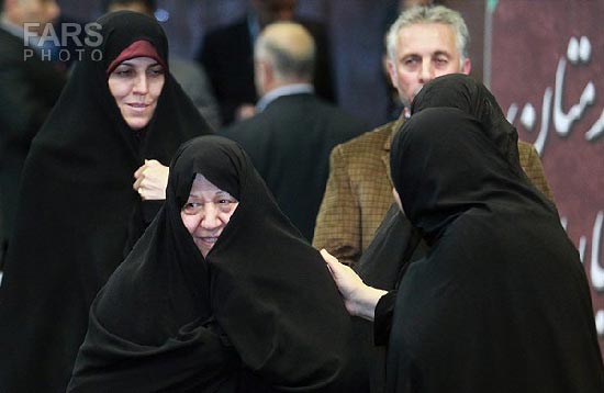 (تصاویر) هاشمی و همسرش در جمع زنان کارگر