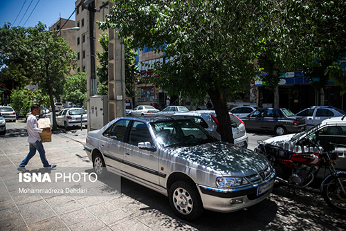 پیاده‌رو‌های شیراز در تسخیر خودرو‌ها
