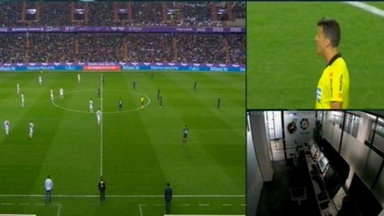 تصویر عجیب اتاق VAR در بازی رئال مادرید