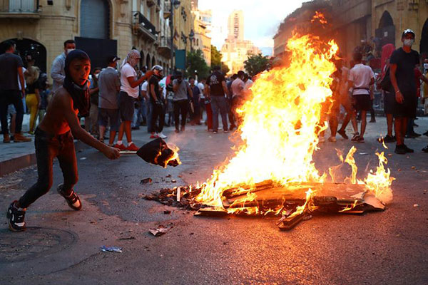 تصاویری از موج خشم لبنانی‌ها در پی انفجار بیروت