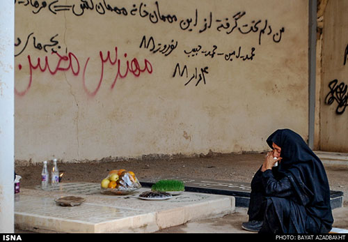 عکس:زیارت اهل قبور در آخرین پنجشنبه 94