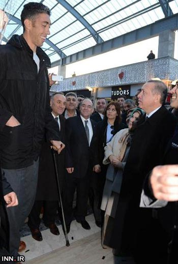 عکس: سورپرایز اردوغان با بلندقدترین مرد دنیا