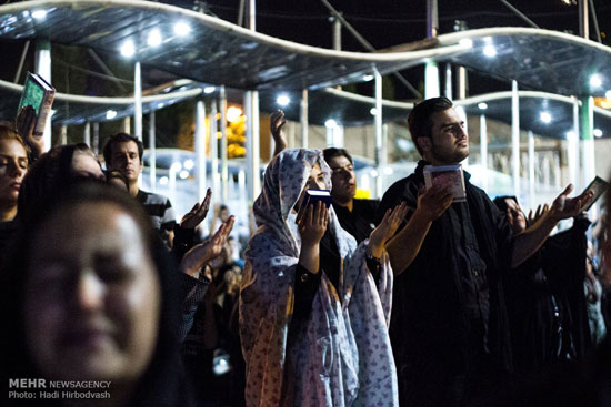 تصاویری از مراسم شب احیا در تهران (1)