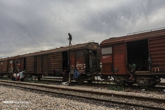زندگی سیل زدگان در واگن‌های قطار