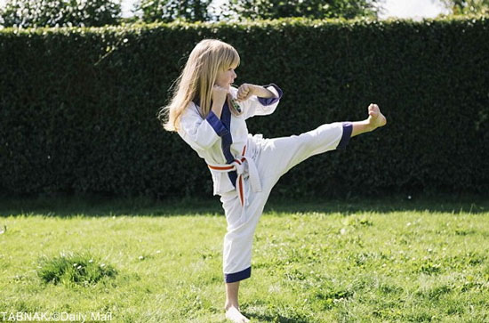 کاراته جان این دختر را نجات داد +عکس