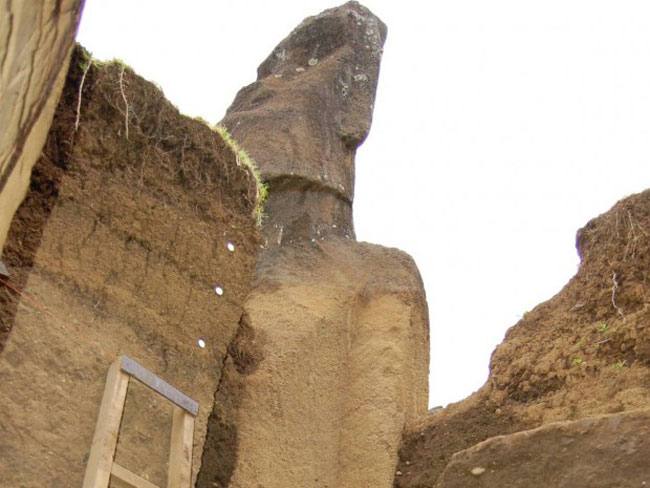فضانوردان باستانی: مجسمه‌های سنگی جزیره ایستر