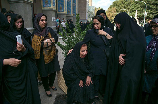 عکس: خاکسپاری جانباختگان منا در استان‌ ها