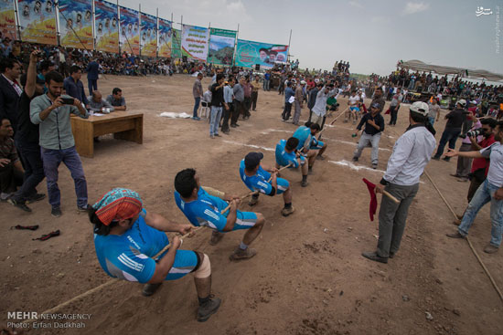 تصاویری از یک مسابقه طناب‌کشی در قزوین