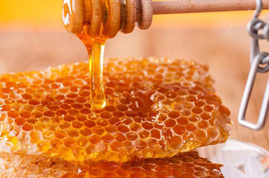 فواید و کاربرد‌های بره موم زنبور عسل
