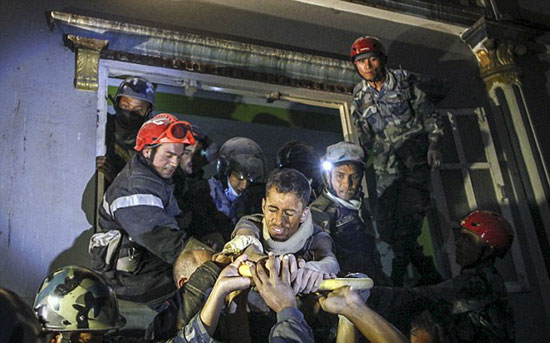 عکس: نجات از زیر آوار پس از 72 ساعت