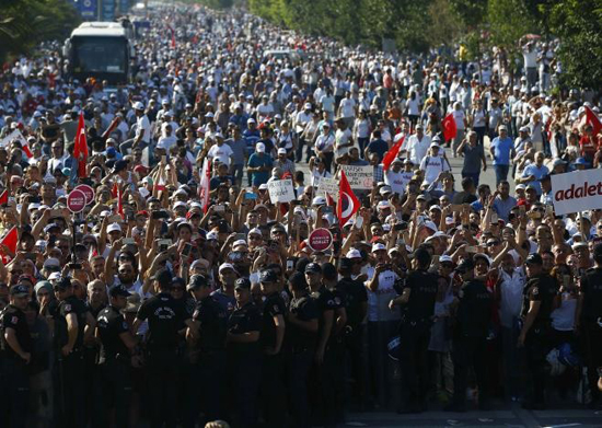 قیام 450کیلومتری مخالفان اردوغان