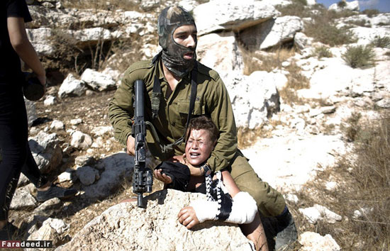 نجات کودک از چنگ سرباز اسرائیلی +عکس