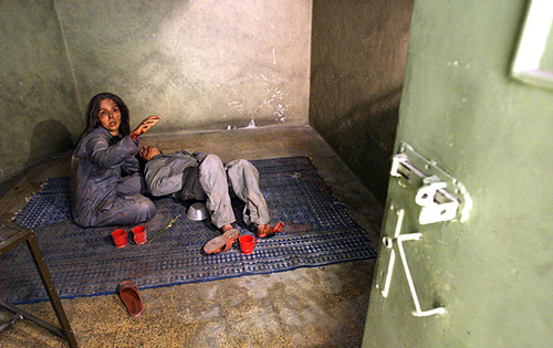 شکنجه های رایج در زندان های ساواک چه بود؟