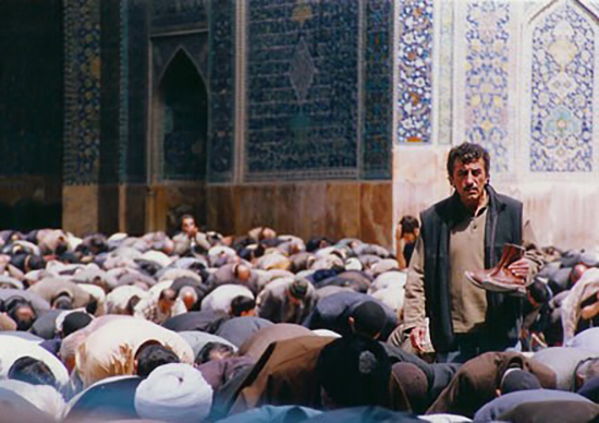 صحنه‌های جذاب و ماندگار نمازخواندن در سینمای ایران