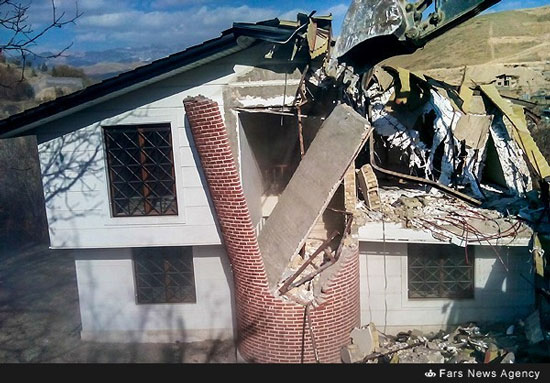 عکس: تخریب ساختمان‌ های غیر مجاز بومهن