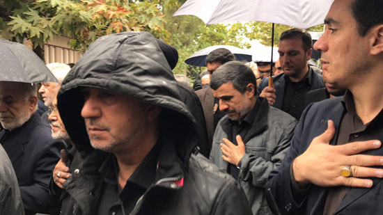 حضور احمدی‌ نژاد در مراسم تشییع پیکر برادرش