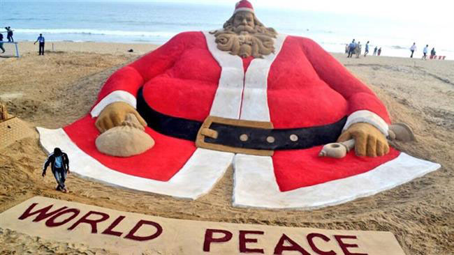 هزار بابانوئل شنی در ساحل خلیج بنگال
