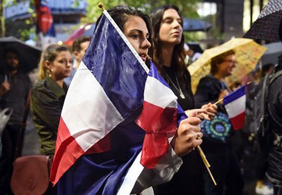 عکس: وداع پاریسی‌ها با عزیزانشان