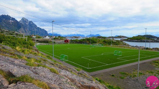 زیباترین زمین فوتبال جهان در این جزیره قرار دارد