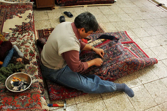 حرفه سنتی رفوگری فرش +عکس