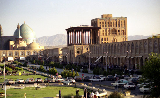 بنا‌های تاریخی مهم روی اسکناس‌های ایران