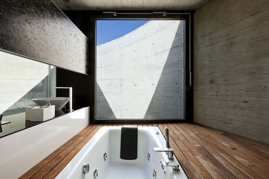 57 طراحی چشمگیر از حمام های لوکس (2)