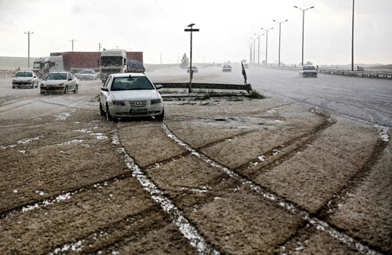 عکس: بارش تگرگ در جاده مشهد