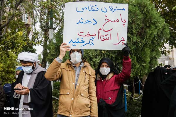 تجمع مردم قم در پی ترور شهید فخری‌زاده