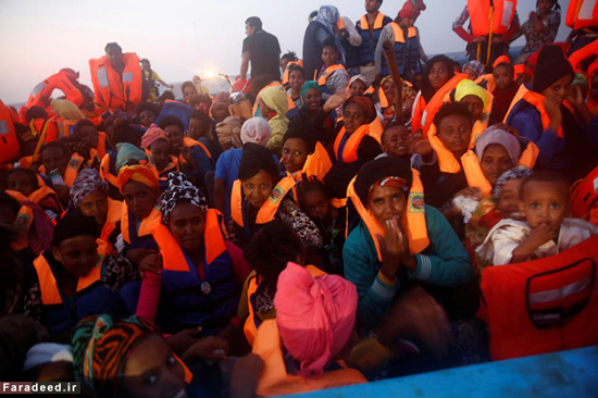 لحظه نجات مهاجران از آب‌های مدیترانه