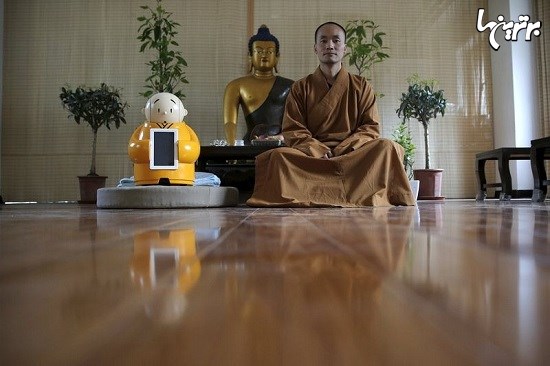 ربات راهب در معبد بودایی چین
