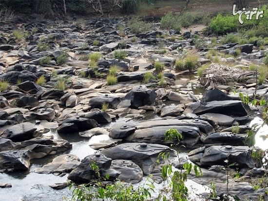 هزاران زیارتگاه خدای هندو در بستر رودخانه