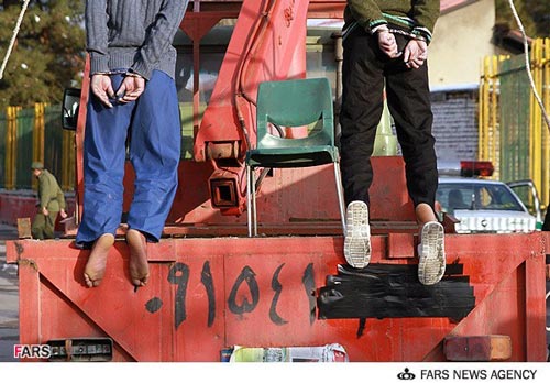 اعدام دو متجاوز به عنف در مشهد/عکس(18+)