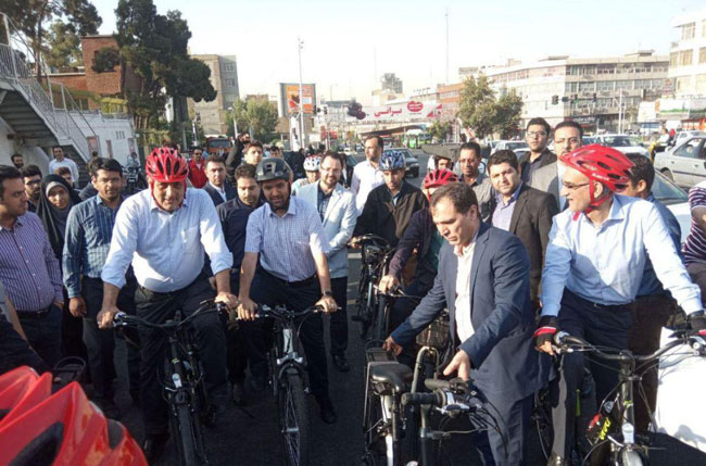 دوچرخه‌سواری آذری جهرمی همراه با شهردار تهران