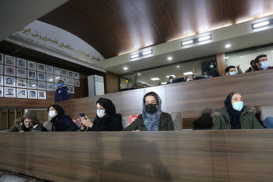 اولین حضور بانوان خبرنگار در استادیوم آزادی