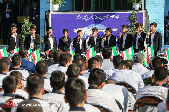 شهردار تهران به دانش‌آموزان دوچرخه داد