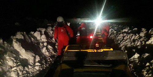 نجات مادر باردار از محاصره برف بعد از ۱۴ ساعت