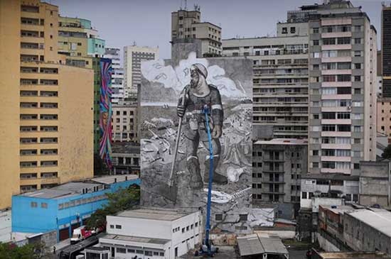 نقاشی دیواری عظیم با خاکستر‌های جنگل آمازون