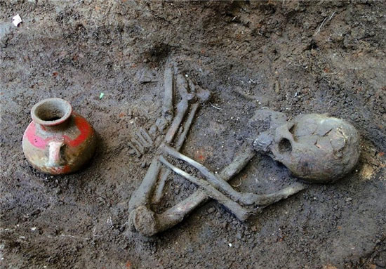 کشف اسکلت 1600 ساله انسان +عکس