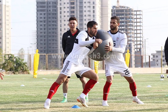 زورآزمایی غیرمستقیم در تیم ملی