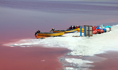 دریاچه ارومیه سرخ شد