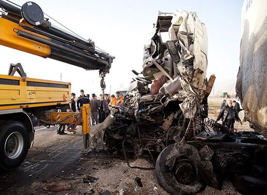عکس: تصادف مرگبار دو کامیون