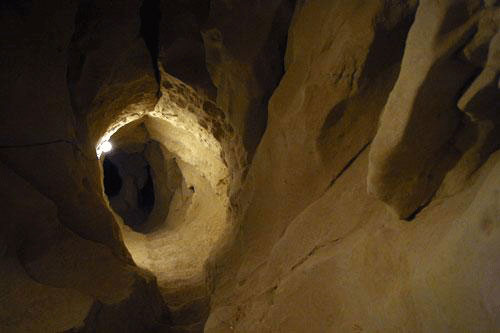 معماری عجیب غار خربس در قشم +عکس