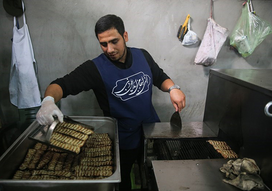 خدمت رسانی به زائران اربعین