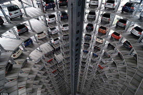 عجیب‌ترین پارکینگ‌های خودرو در دنیا +عکس