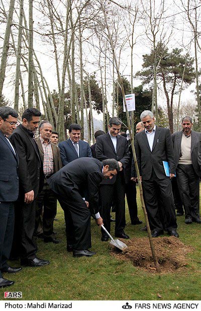 عکس: تعارف صلح آمیز احمدی‌ نژاد و مشایی