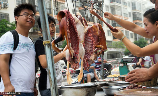 عکس: جشنواره خوردن گوشت سگ (18+)