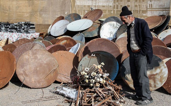 عکس: جمع آوری ماهواره‌ توسط سپاه - زنجان